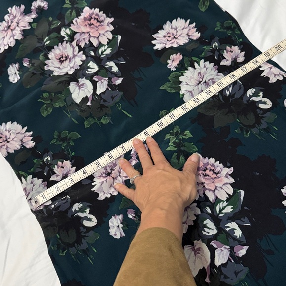 Club Monaco- Size 8 Silk Floral Shift Dress with Bell Sleeves - Picture 13 of 14